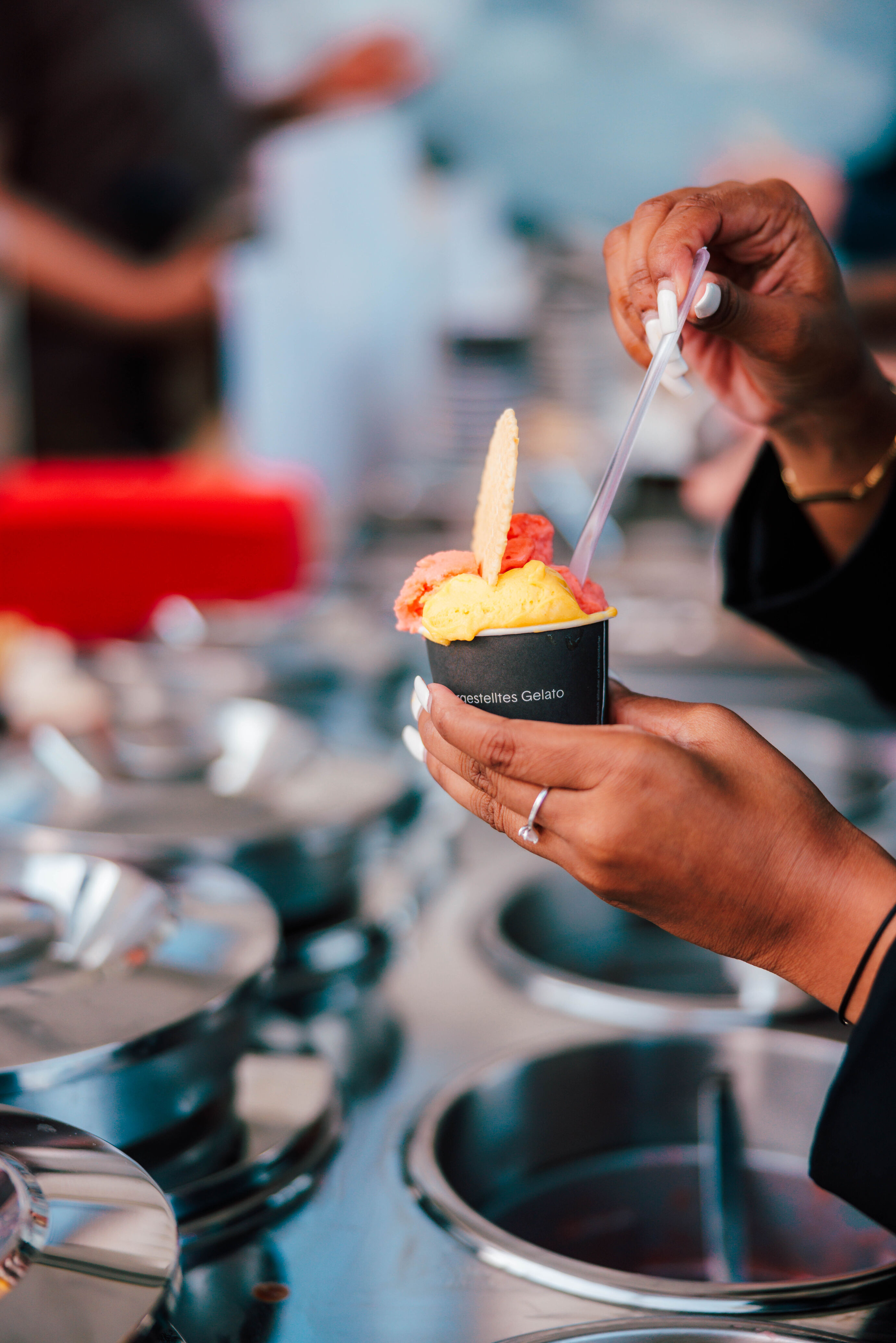 Glace in der Hand beim Jubiläumsfest Bürgenstock 150 Jahre