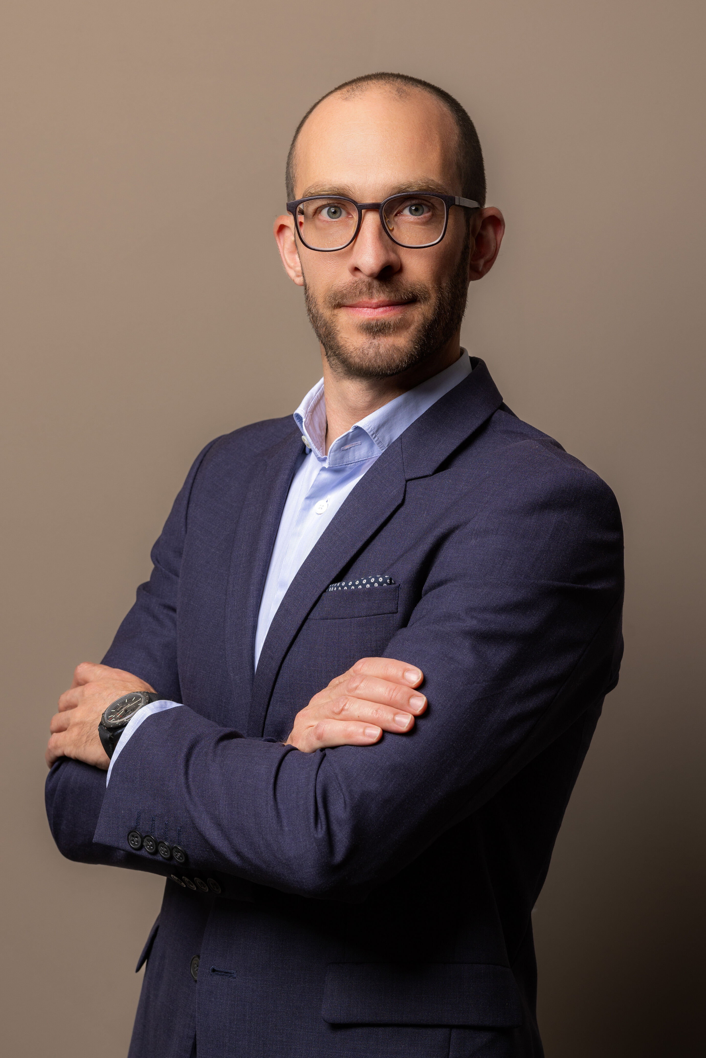 Porträt eines Mannes mit Fokus und Klarheit