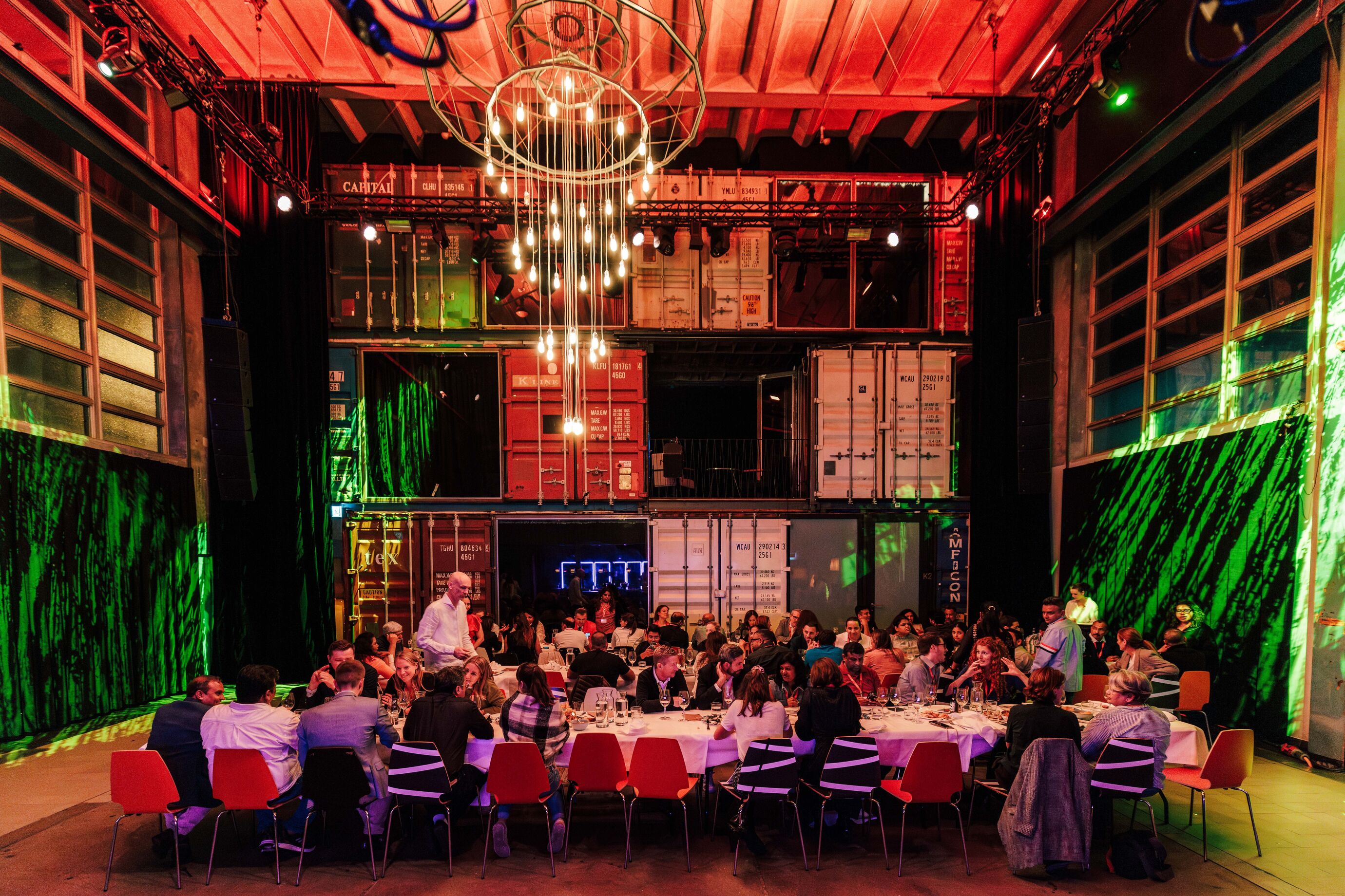 Eventfotograf Zürich – Networking im grossen Saal im Kraftwerk