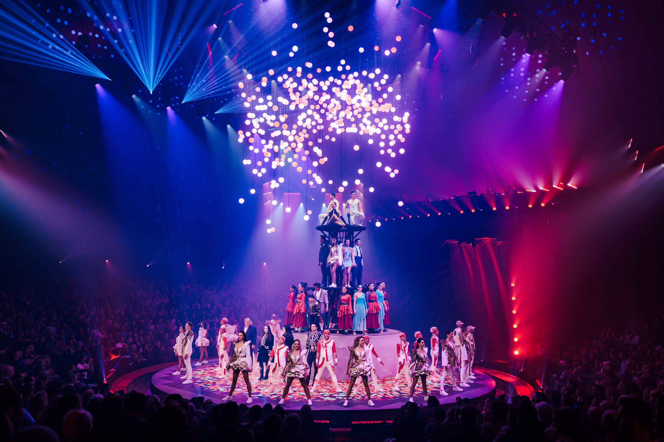 Eventfotograf Zürich – Bühnenshow mit Feuerwerk im Zirkus Knie