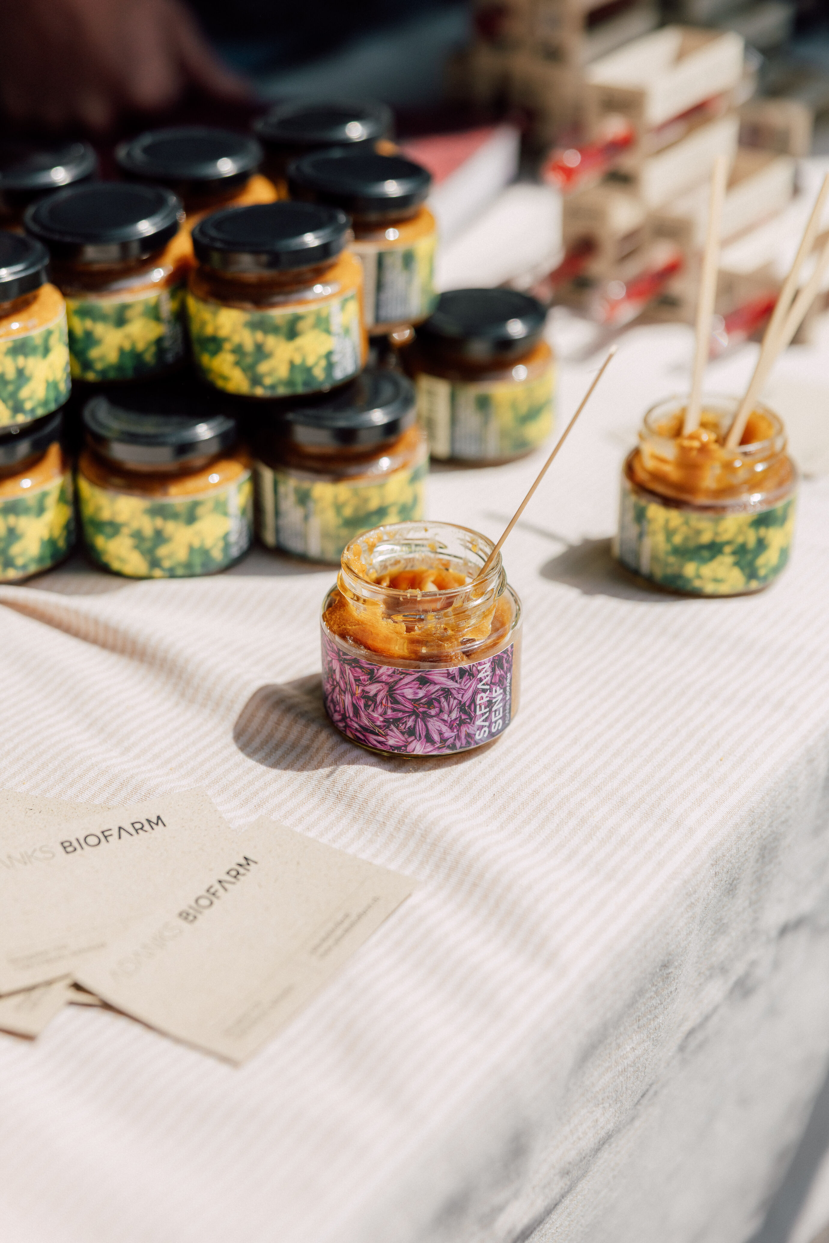 Food Cups mit bunten Zutaten beim Food Festival Zürich