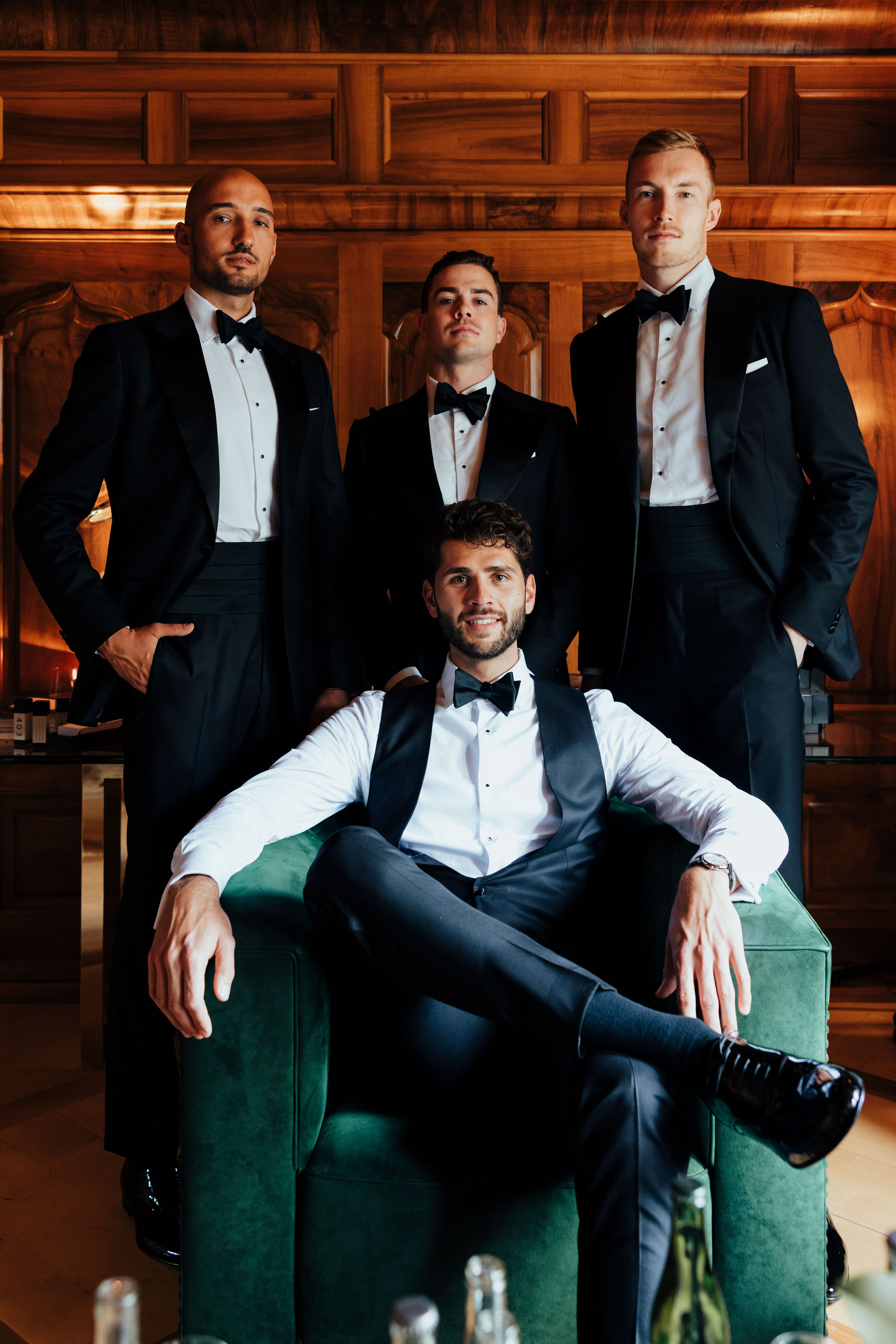 Hochzeitsfotografie Zürich – Bräutigam mit Trauzeugen im Smoking